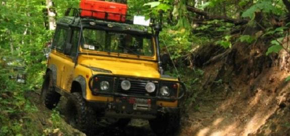 Land Rover Defender 90 Yellow